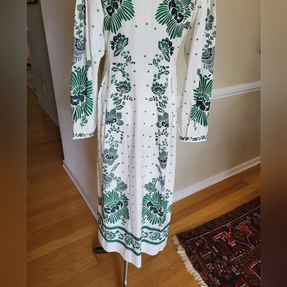 Outstanding green and white border print dress with Vneck button down the front - Picture 6 of 16